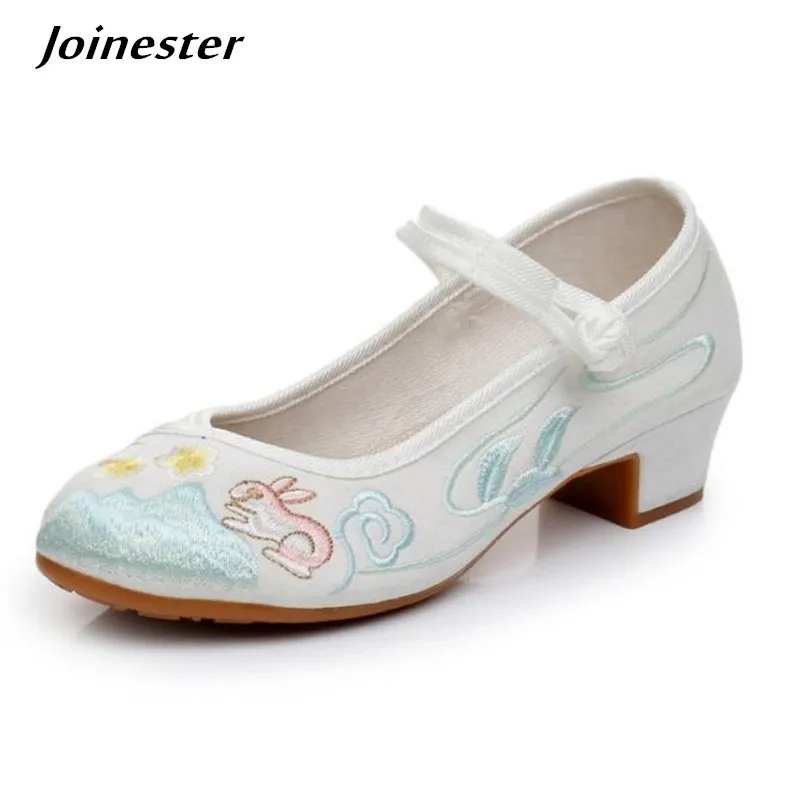 Chinese Style Embroider Women Pumps Button Strap Vintage Dress Shoes for Ladies Full Toe Chunky Heel Sandals for Mid-Autumn Day
