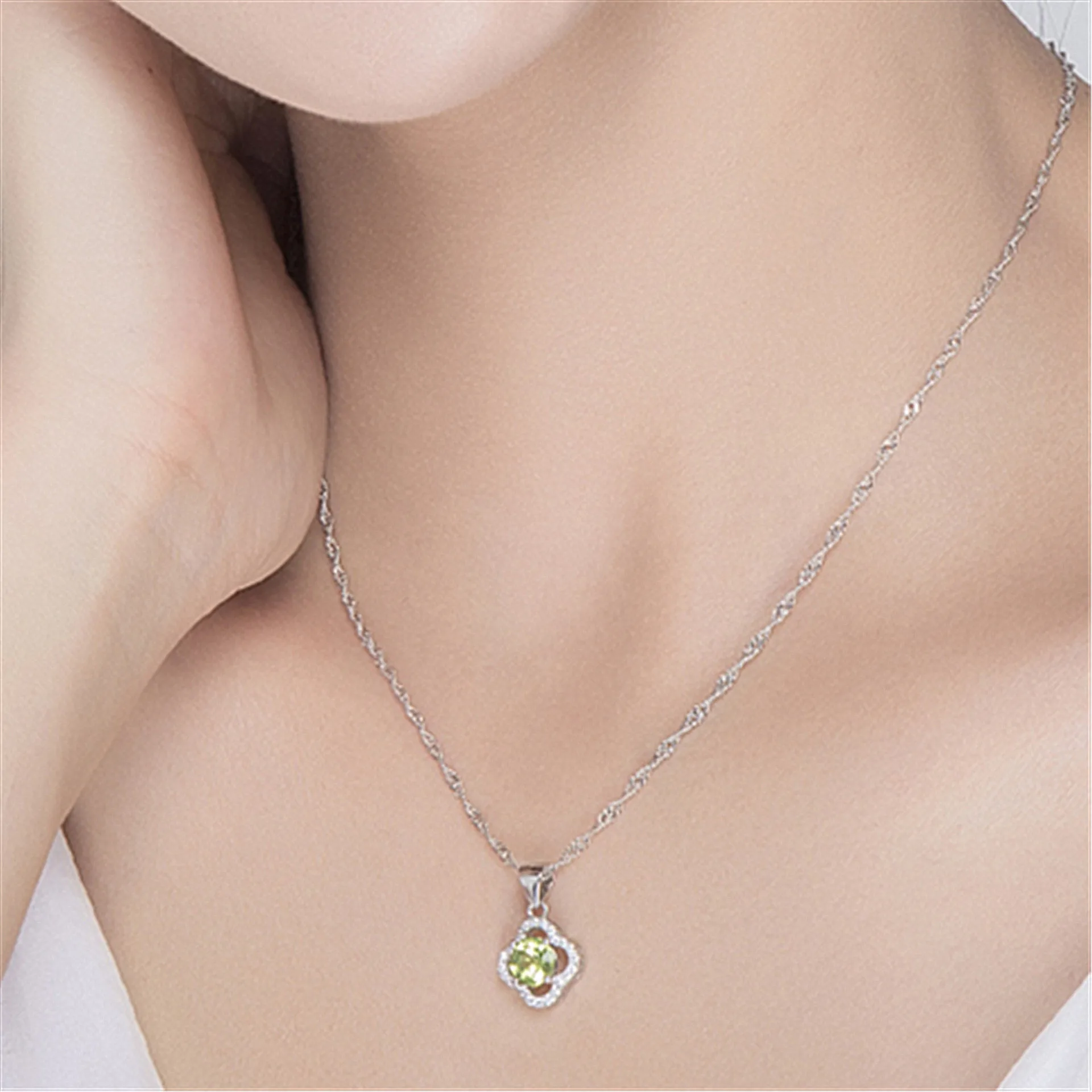 Fashion lucky clover olive crystal peridot gemstones diamonds pendant necklaces for women white gold silver color choker jewelry