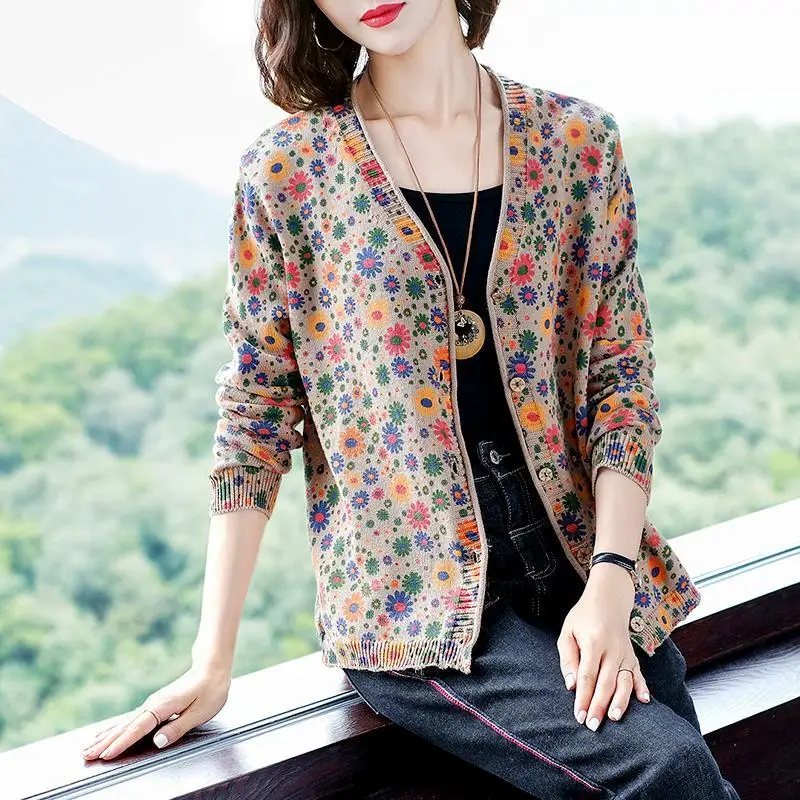 Printed knitted cardigan women\'s short shawl outer spring and autumn wear 2023 new retro floral sweater coat