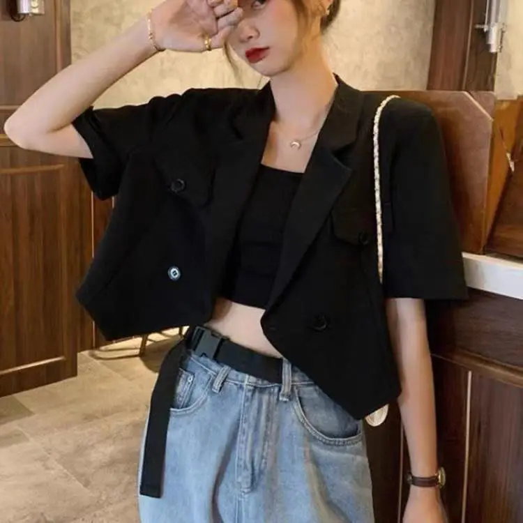 Blazer Wanita Musim Panas Putih Kasual Fashion Lembut Jas Berlekuk Modern Atasan Potong Lengan Pendek Chic Wanita Pakaian Kerja Cocok untuk Semua