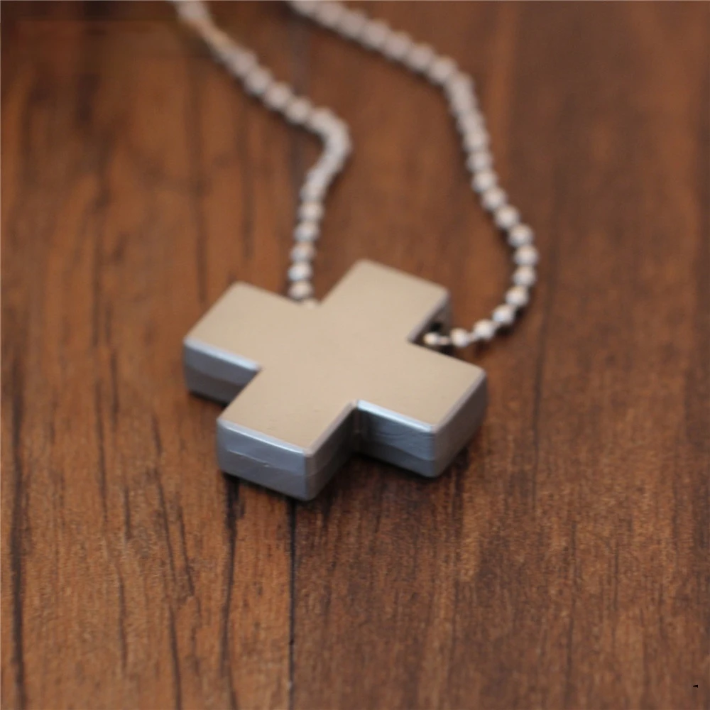 ステンレス鋼クロスペンダントアニメ EVA 葛城ミサトネックレス