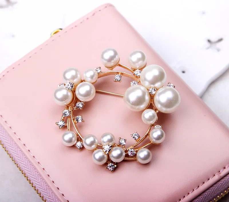 fashion High-quality alloy Round new pearl Rhinestone brooch women's elegant clothing Shawl Scarf Buckle pins  jewelry H1051