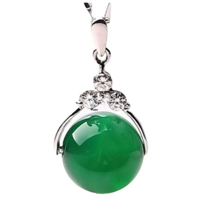 

The Emerald Green Agate Jade Pendant And A Jade Pendant Chalcedony Bead Jade Yinlian Transport