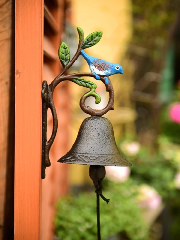 Cast Iron Wall-mounted Hand Bells Vintage Hand-made Home Garden Decoration Welcome Doorbell