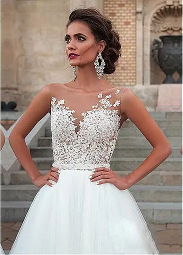 Customized 2023 Tulle Wedding Dress Sleeveless Scoop A-Line Appliques Sexy Illusion Design Bridal Gowns Boho Robe De Mariage