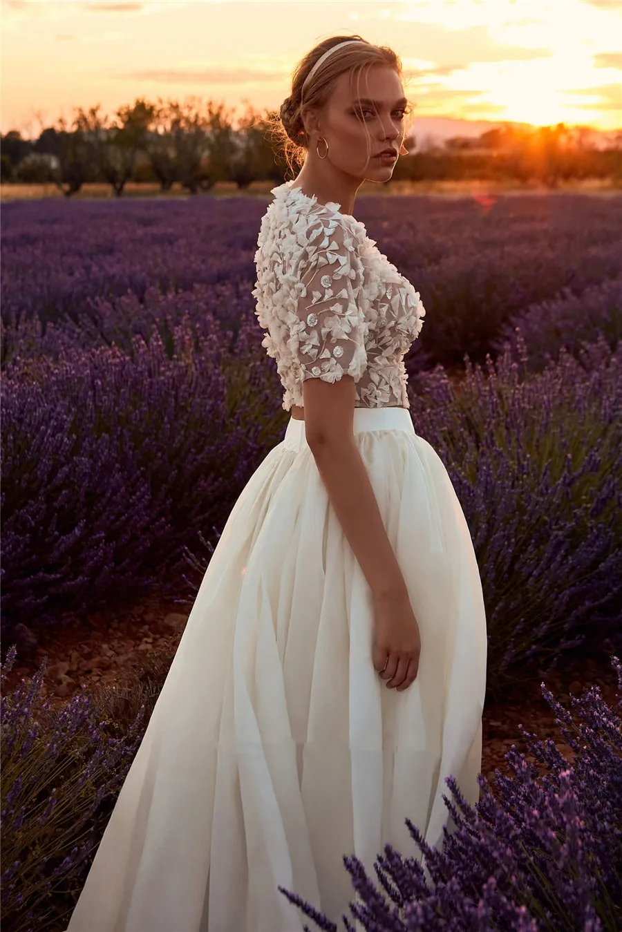 Robe de mariée en mousseline de soie à col rond, appliques en dentelle 3D, manches courtes, style bohème, robe de campagne, adaptée aux patients, quelle que soit la longueur du sol, 2 pièces