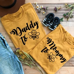 Mommy To Bee Daddy To Bee T-shirt Cute Women Pregnancy Reveal Tee Shirt Top Funny Graphic 90s Mom Life Gift Tshirt For New Mommy