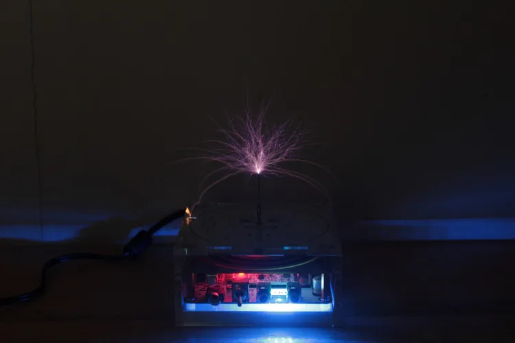 Tesla Coil Tablet Music Tesla Coil Plasma Loudspeaker Touch Arc In the Hands of the Lightning