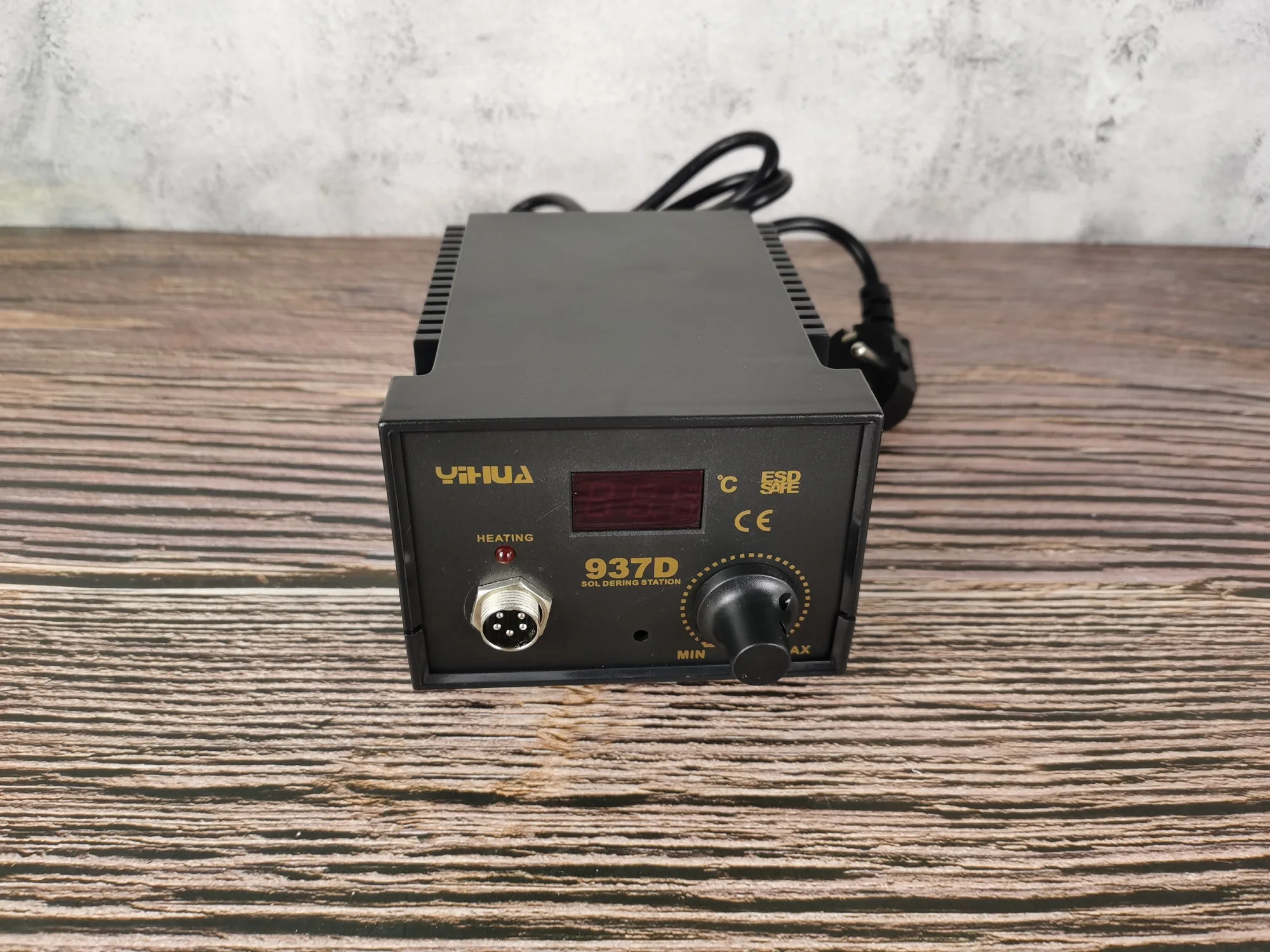 YIHUA 937D spot welder machine Digital LED display soldering station 110V/220V
