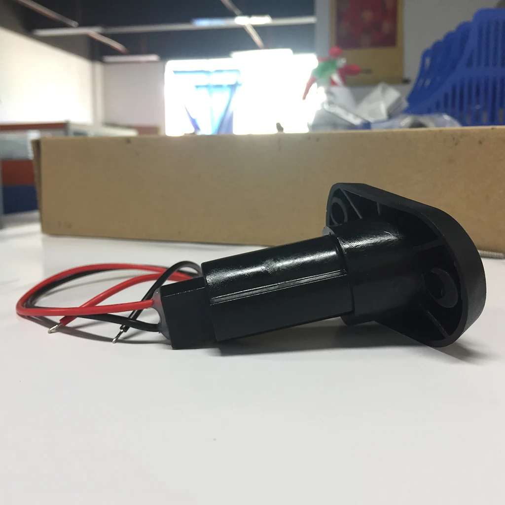 

Пластиковая 2-зубчатая подвесная навигационная лампа с разъемом