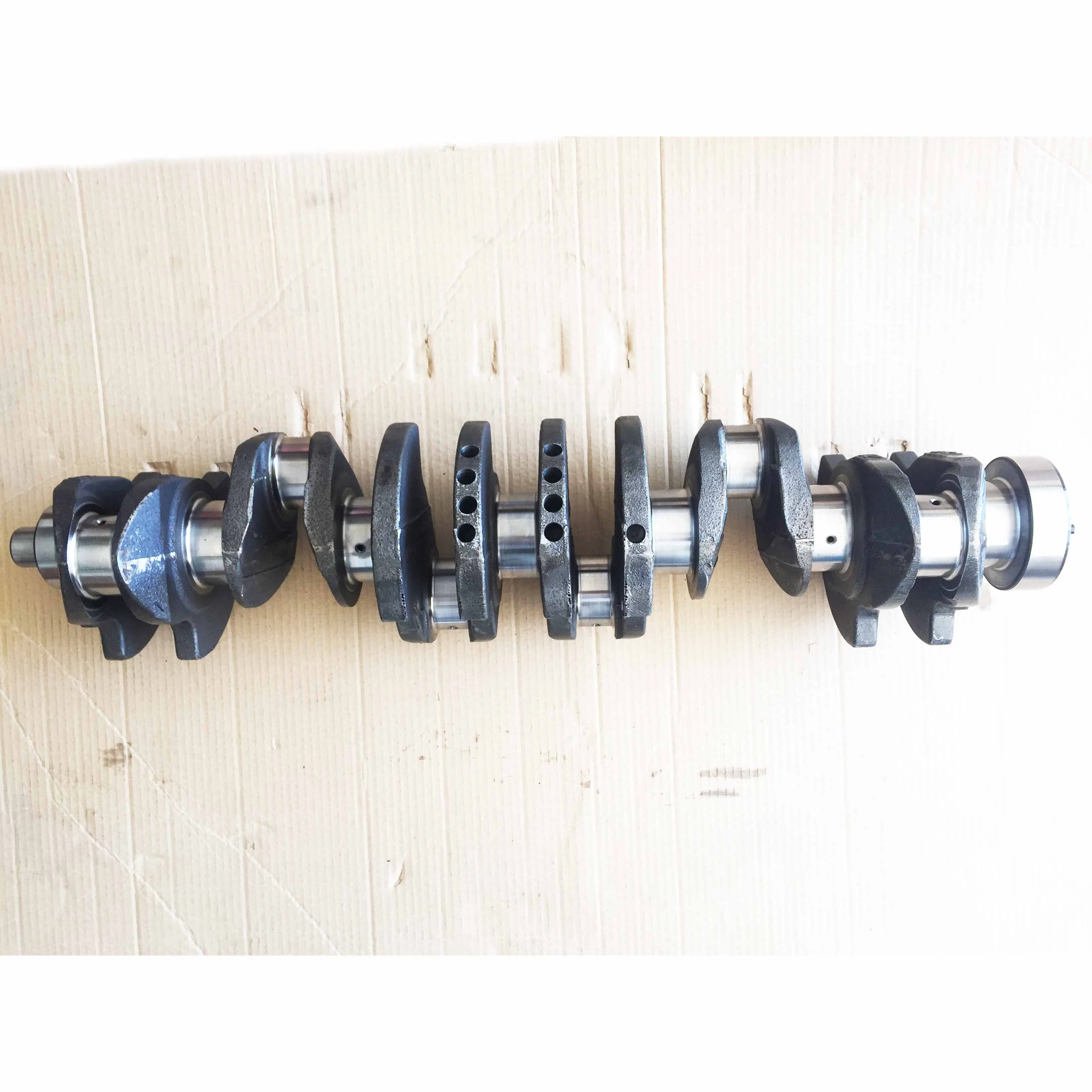 

Deutz F6L914 crankshaft 02931400 04234381 04234440