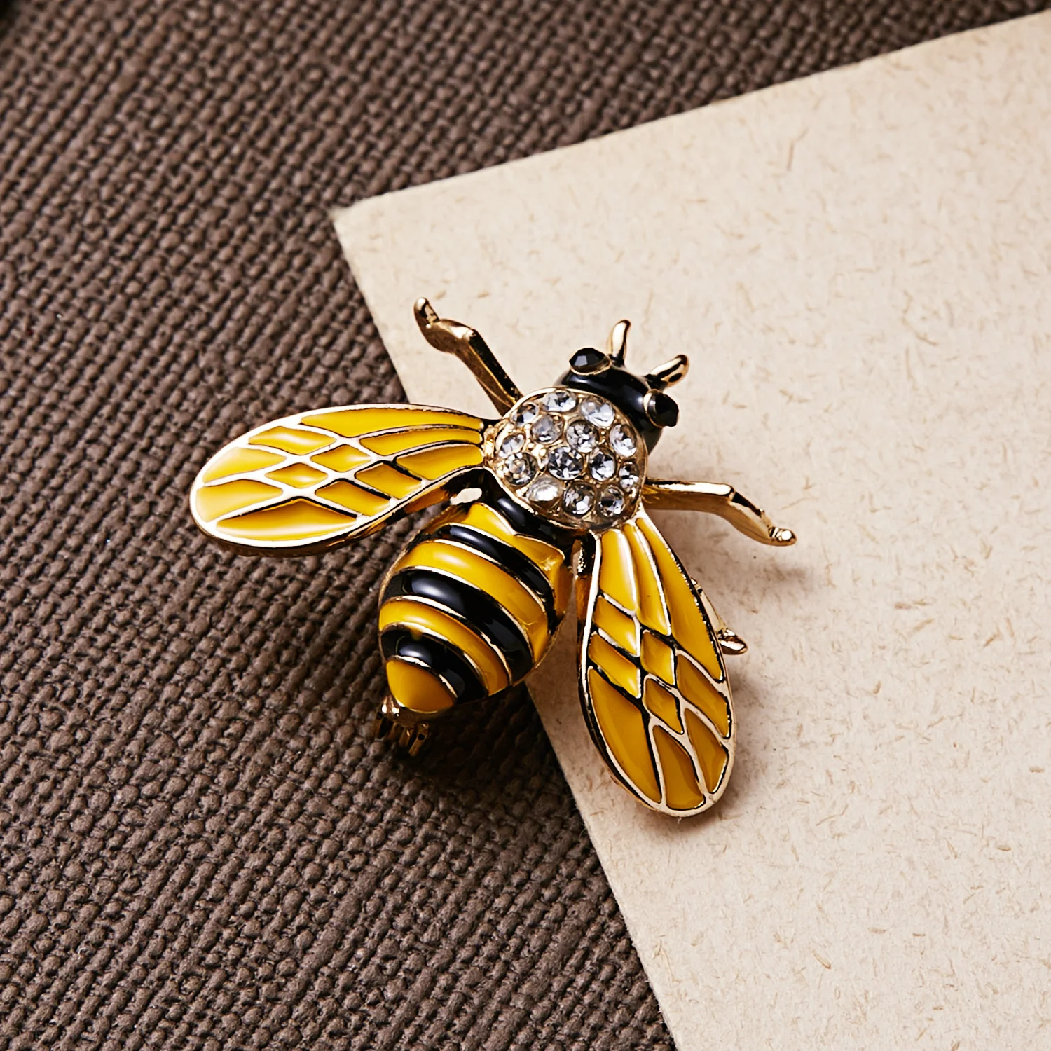 Rinhoo Delicate Little Bee Brooch Crystal Rhinestone Insect Ant Flying Bee Animal Honeybee Enamel Pins Broach Needle Badge Gifts