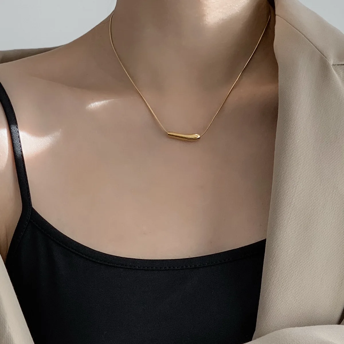 Golden Color Stainless Steel Jewelry Small Pepper Pendant Snake Bone Necklace Fashionable Personality Horn-shaped Clavicle Chain