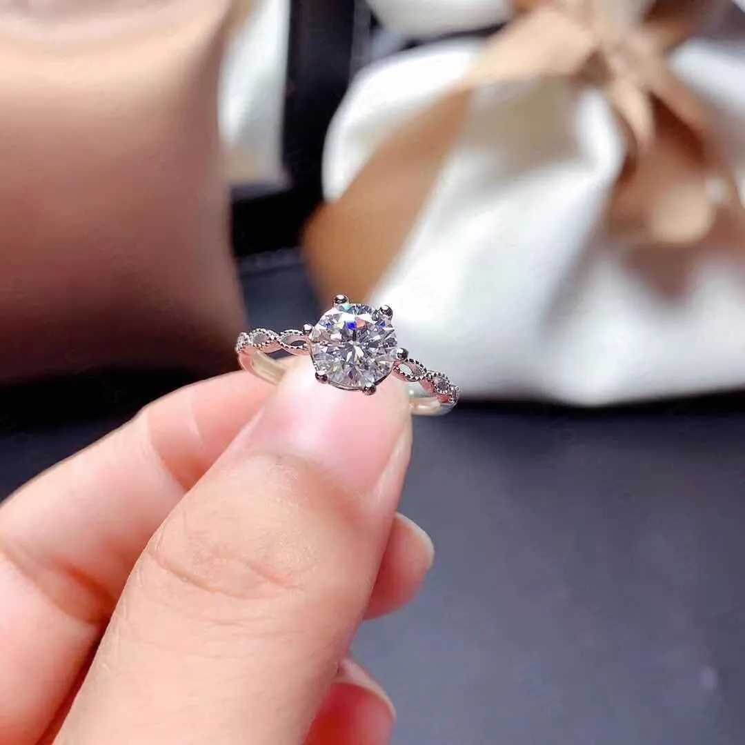 

925 sterling silver ring Classic style Diamond jewelry Mosan diamond 1CT 6.5*6.5 ring Wedding Party gift Ring For Women