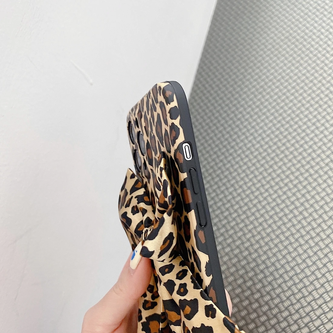 Leopard Print pattern case for iPhone 11 11Promax 8 7plus X XR xsmax 12 12Promax Antiskid Anti falling phone case with 3D bow