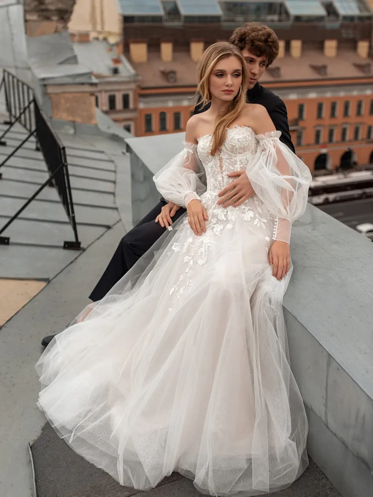 Elegant Strapless Wedding Dresses 2024 Applique Puff Sleeves Lace Up Court Train Organza Charming Bride Gown Buttons New Design