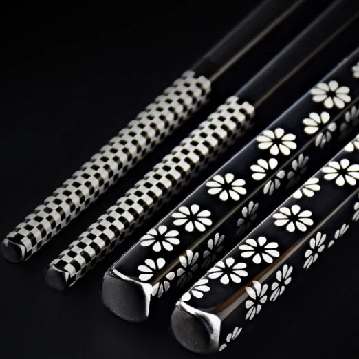 304 stainless steel chopsticks Japanese chopsticks alloy Chinese restaurant chopsticks laser design can be customized logo