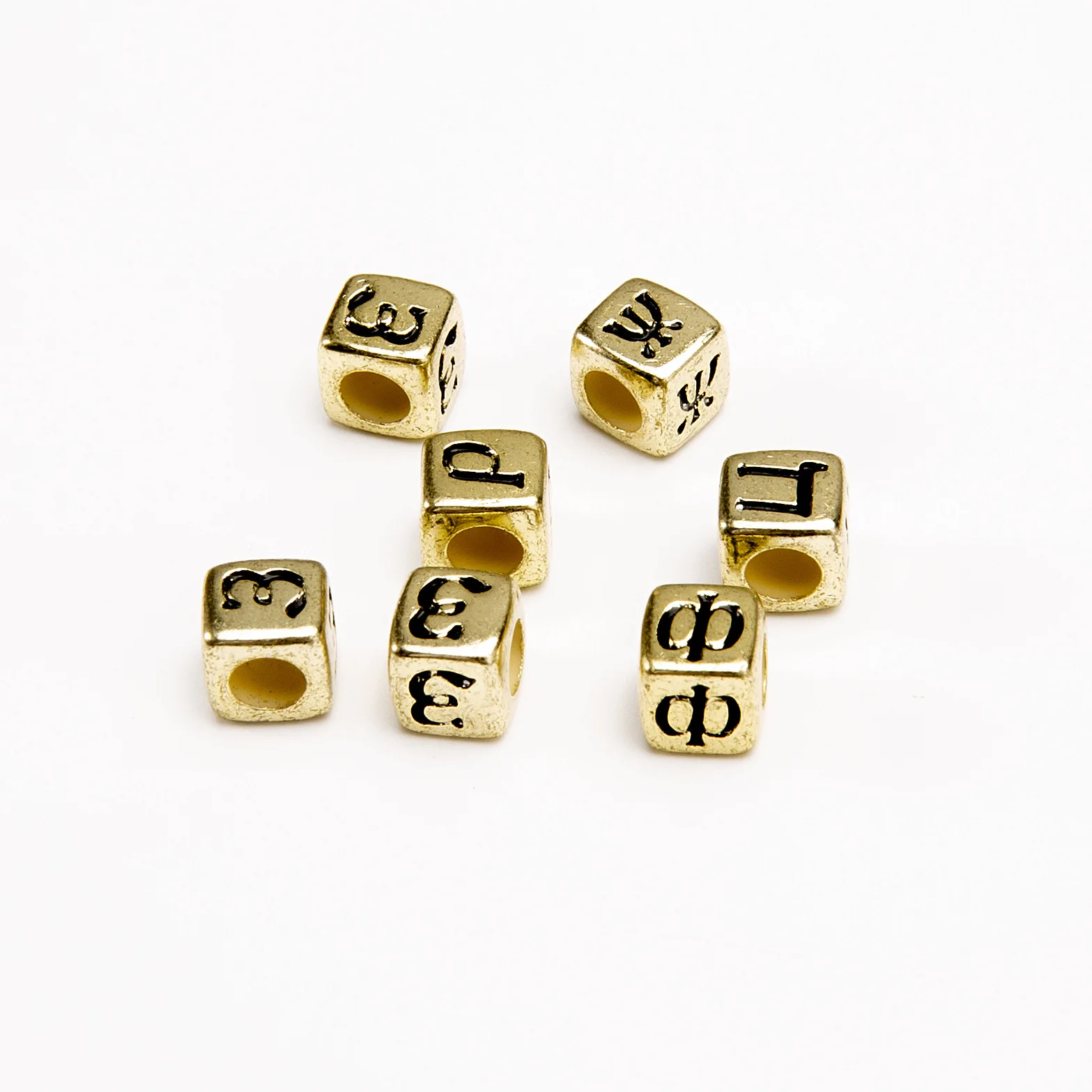 

3000pcs 6*6mm Cube Big Hole Plastic Acrylic Russian Letters Beads Plastic Alphabet Spacers Fit Bracelet Necklace Earring Making