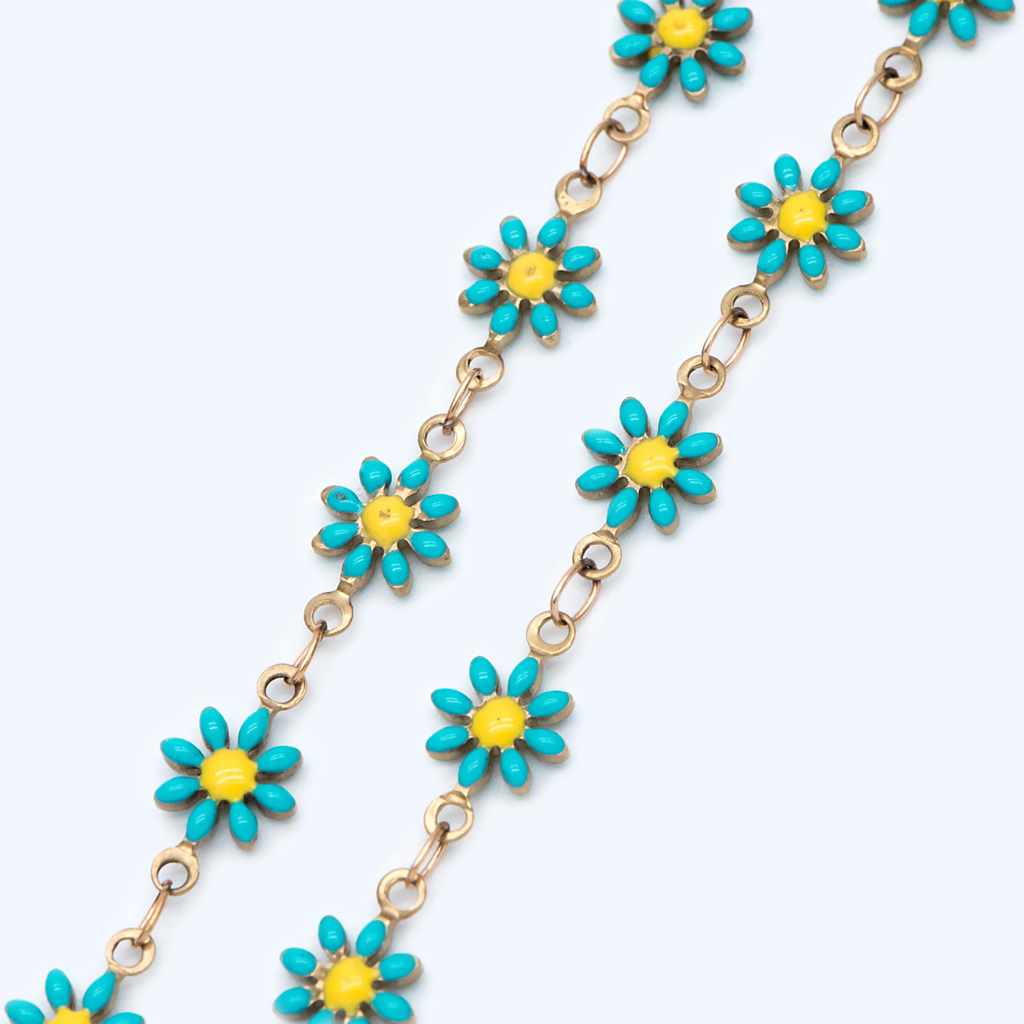 

Enamel Flower Chain, Daisy Chain, Unplated Raw Brass Designer Chain, Floral Link Chain Findings, Blue-Green (LK-461-3)/ 1 Meter