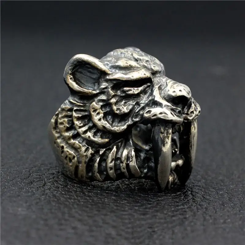 Retro Men Domineering Red-Eyed Ancient Saber-Toothed Tiger Ring Punk Locomotive Hip-Hop Punk Rock Jewelry Gift