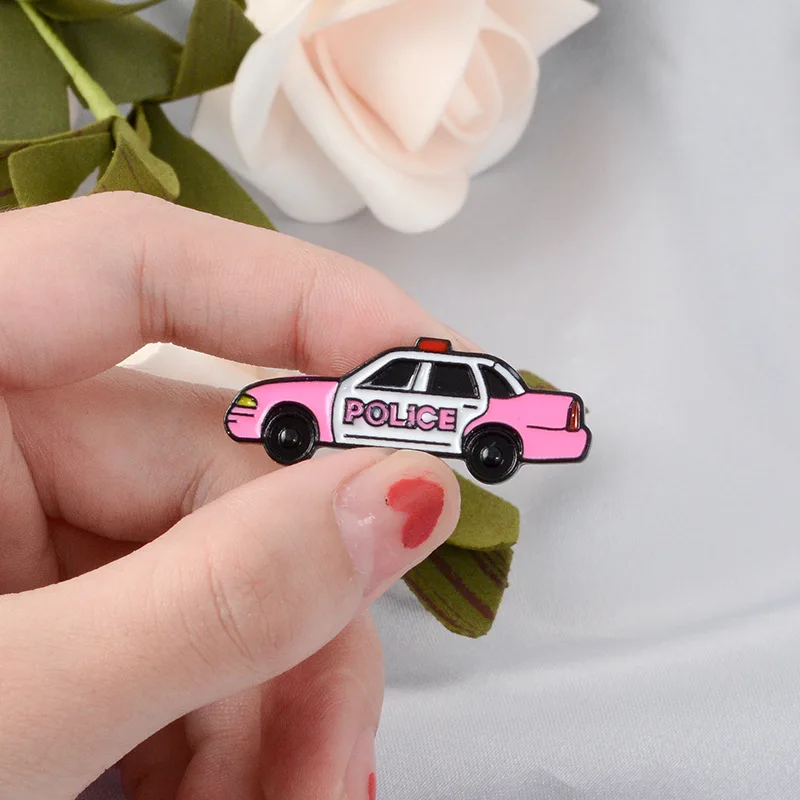 Pin k Police Car smalto Pin Cute Vintage Car Badge spilla spilla Denim Jeans Shirt Bag Cartoon Jewelry Gift for Friends Kids