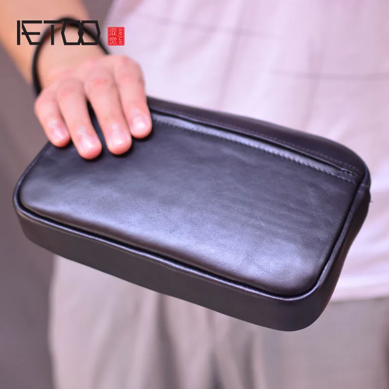 AETOO Men's leather retro handmade wallets, youth vertical wallets, men's short trend wallets