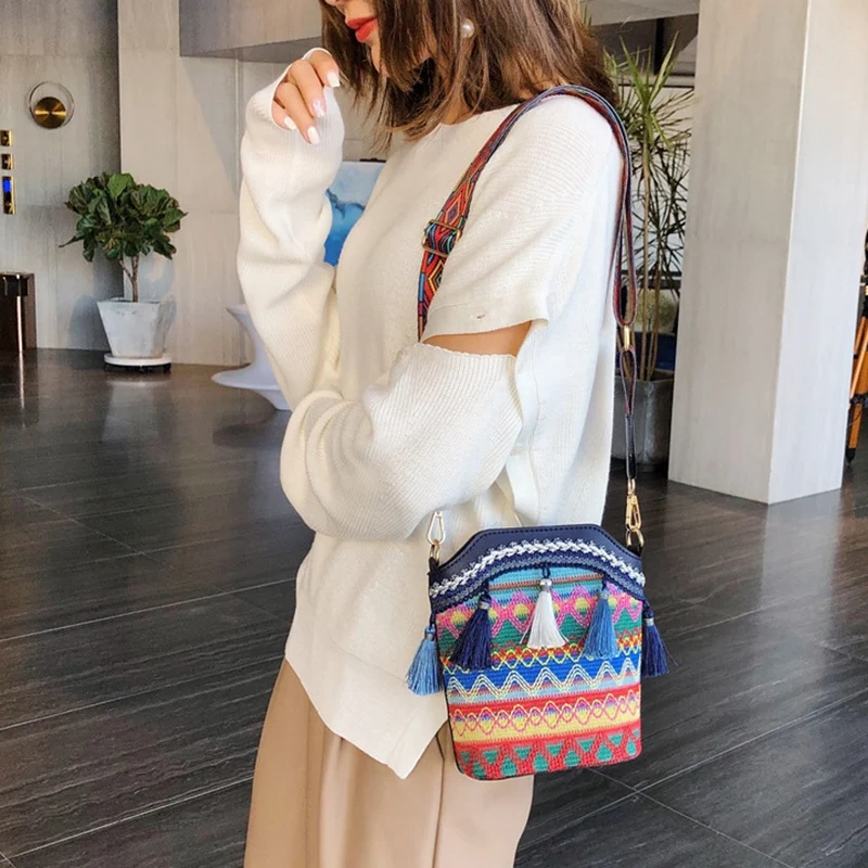 

Fashion Bohemian Ethnic Style Women's Straw Woven Shoulder Messenger Bag Retro Casual Tassel Bucket Bag