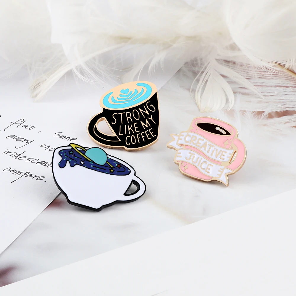 Брошь в виде чашки кофе с надписью «Strong Like My Coffee»