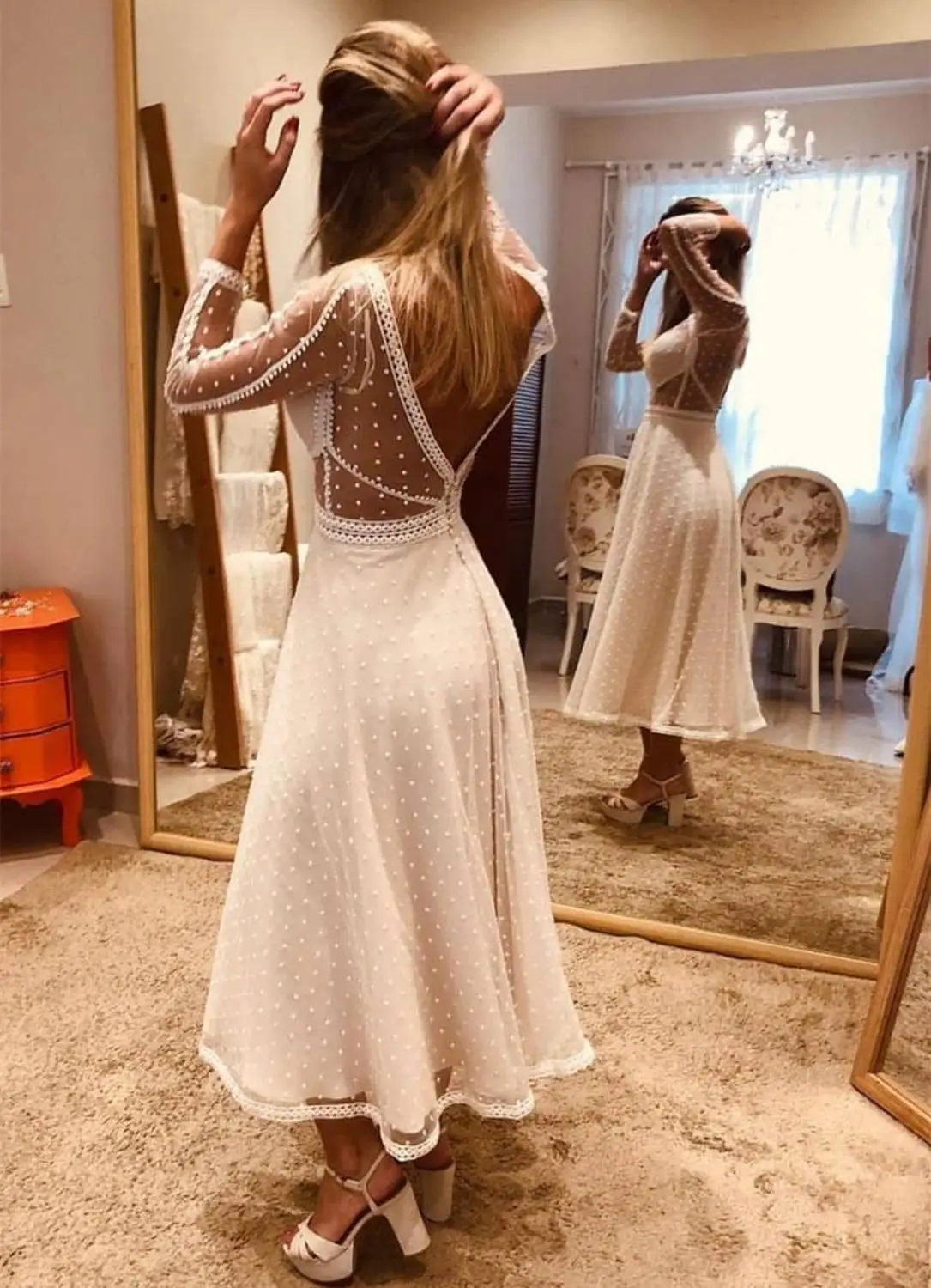 Abiti da sposa lunghezza al ginocchio corta manica lunga punto netto Backless A-Line 2021 abiti da sposa per donne piccole o-collo affascinante