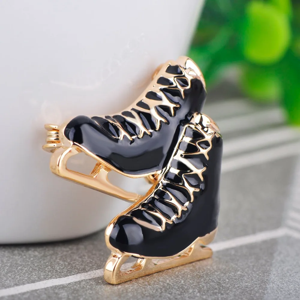 OI New Fashion Black Roller Skates Brooch Pin Sleigh Shoes Shape Brooches Enamel Gold Color Jewelry for Boys Girls