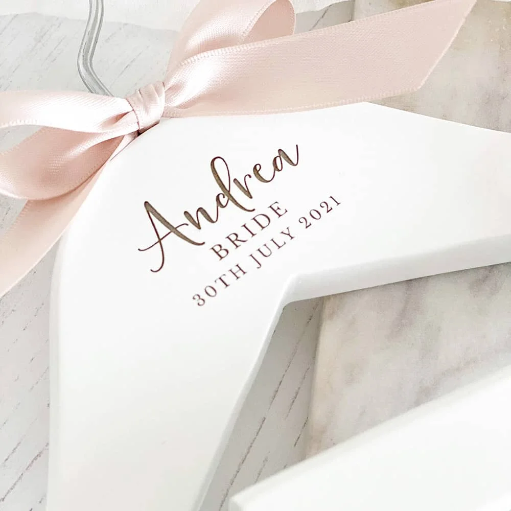 White Solid Wood Hanger Custom Bridesmaid Wooden Hanger Non-slip Engraved Bridal Wedding Dress Hangers with Bow Modern Simple