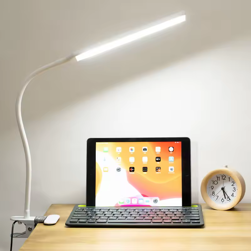 LED 360 ° מנורת שולחן מתקפלת להגנת העין, מנורת שולחן נטענת עם קליפס לתאורה למיטה, קריאה, עבודה ומחשבים