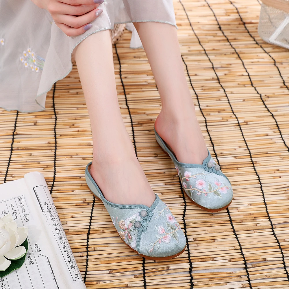 Veowalk Women Soft Flock Cotton Fabric Embroidered Closed Toe Flat Slippers Comfortable Casual Slippers Ladies Casual Home Shoes