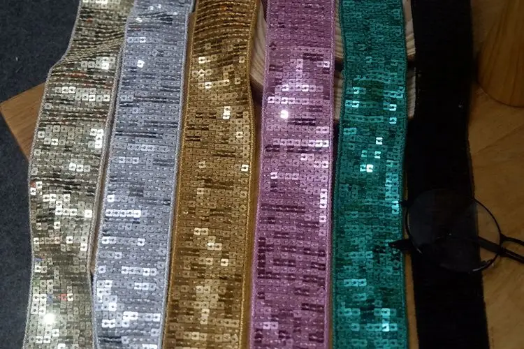 4 CENTIMETRI di Larghezza Glitter Perline Fatta A Mano di Paillettes Tessuto di Pizzo Ricamato Nastro Nastri E Fettucce Vestito Guipure Applique Su