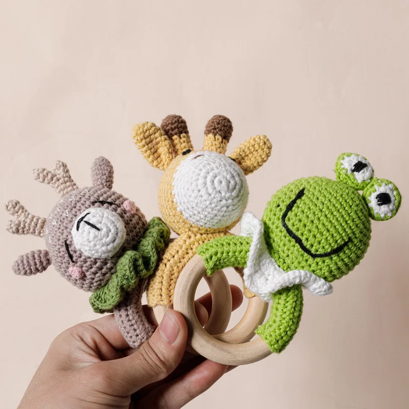 1 szt. Grzechotka dla dzieci zabawki Cartton zwierzę szydełkowane drewniane pierścienie grzechotka rękodzieło ząbkowanie grzechotka Amigurumi dla łóżeczko dla dziecka wisząca zabawka