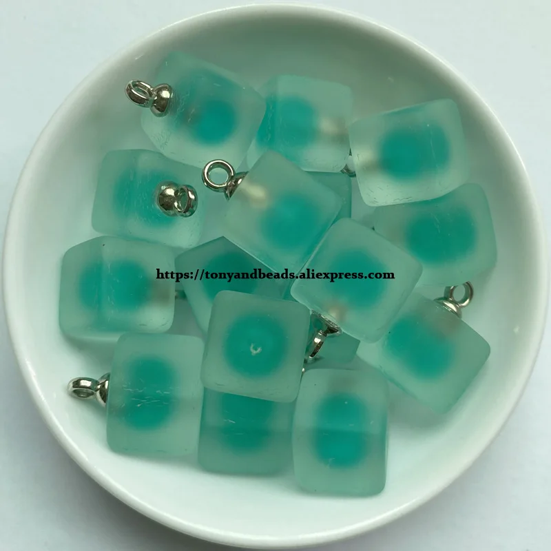 (1 Los = 10 Stück) Quadratische Matte Perlen-In-Perlen Acryl-Anhänger, Größe 12mm, 6 Farben für Schmuckherstellung DIY – Detail 5