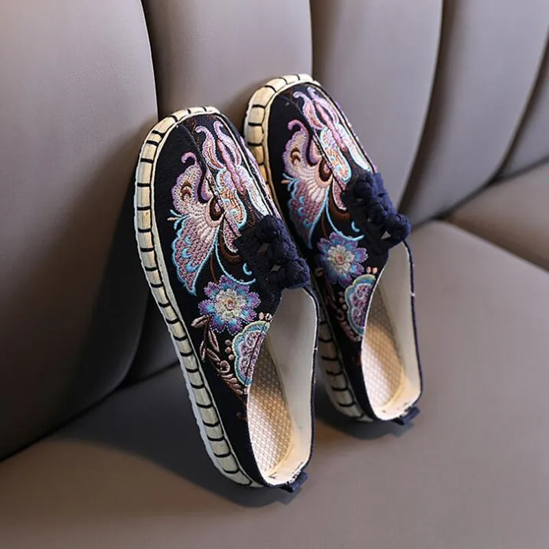 Flat Heeled Embroidered Casual Slippers for Women Cotton Fabric Ethnic Slides Ladies Closed Toe Retro Mules Outdoor Summer Shoes