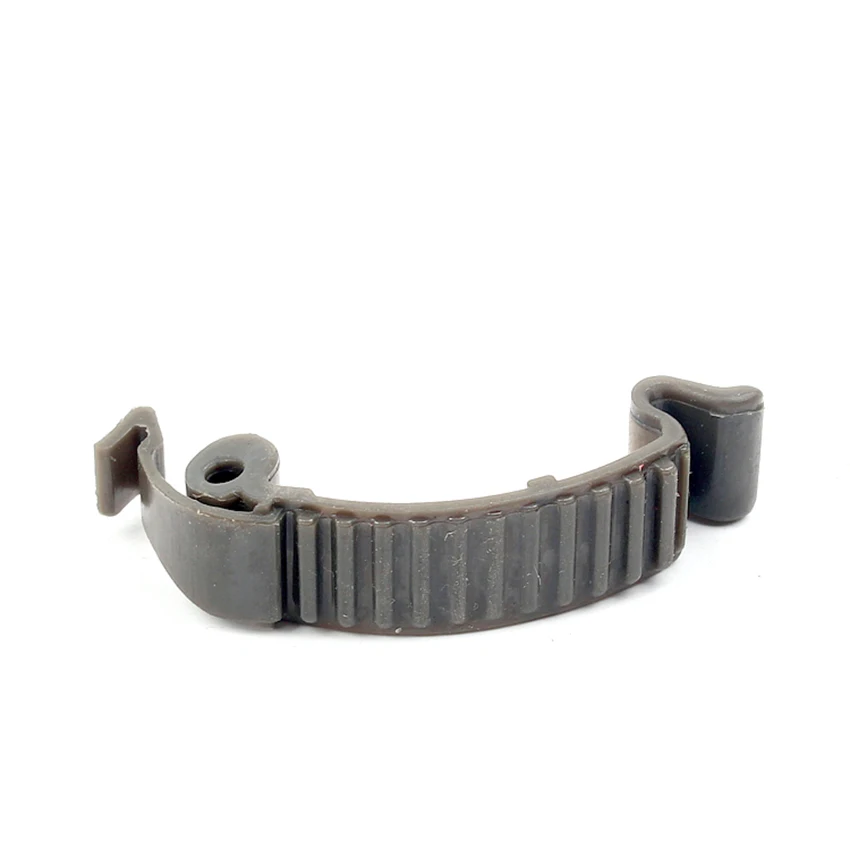 Clip fibbia coperchio superiore per 359 435 435E 440E 445 sega a catena coperchio cilindro superiore Clip fibbia benzina sega ricostruzione parte