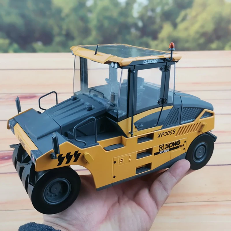 Diecast 1:25 Scale XCMG XP305S Tire Road Roller Alloy Engineering Model Collection Souvenir Ornaments Display Vehicle Toys Gifts