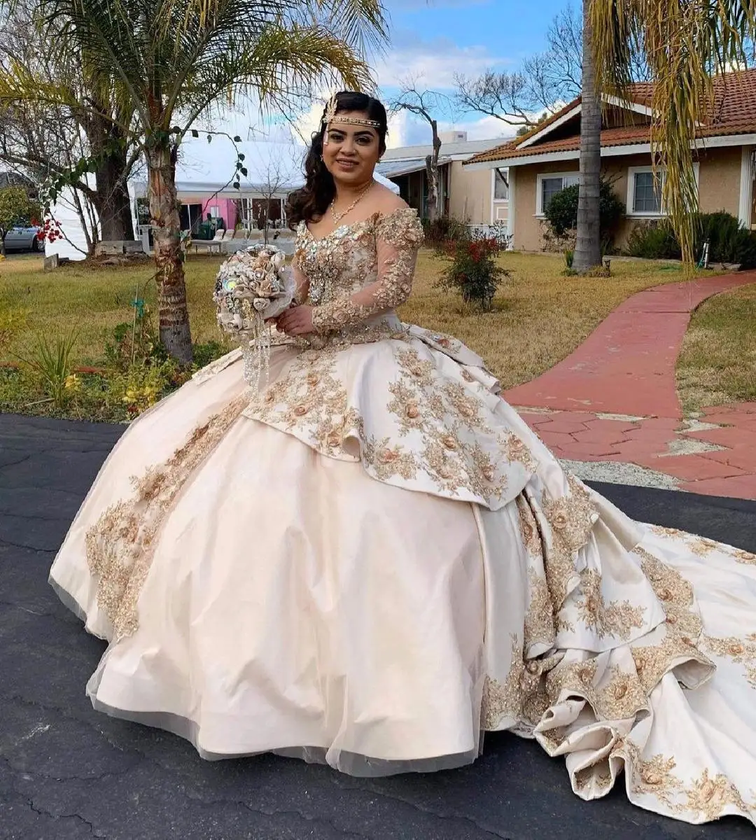 Beaded Appliqued Ball Gown Quinceanera Dresses Long Sleeves Off The Shoulder Neck Tiered Prom Gowns Sweet 15 Masquerade Dress