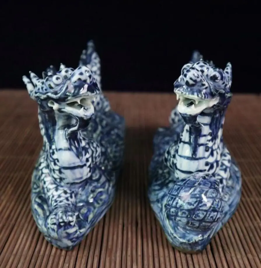 China Blue and white ceramic dragon crafts statue A pair