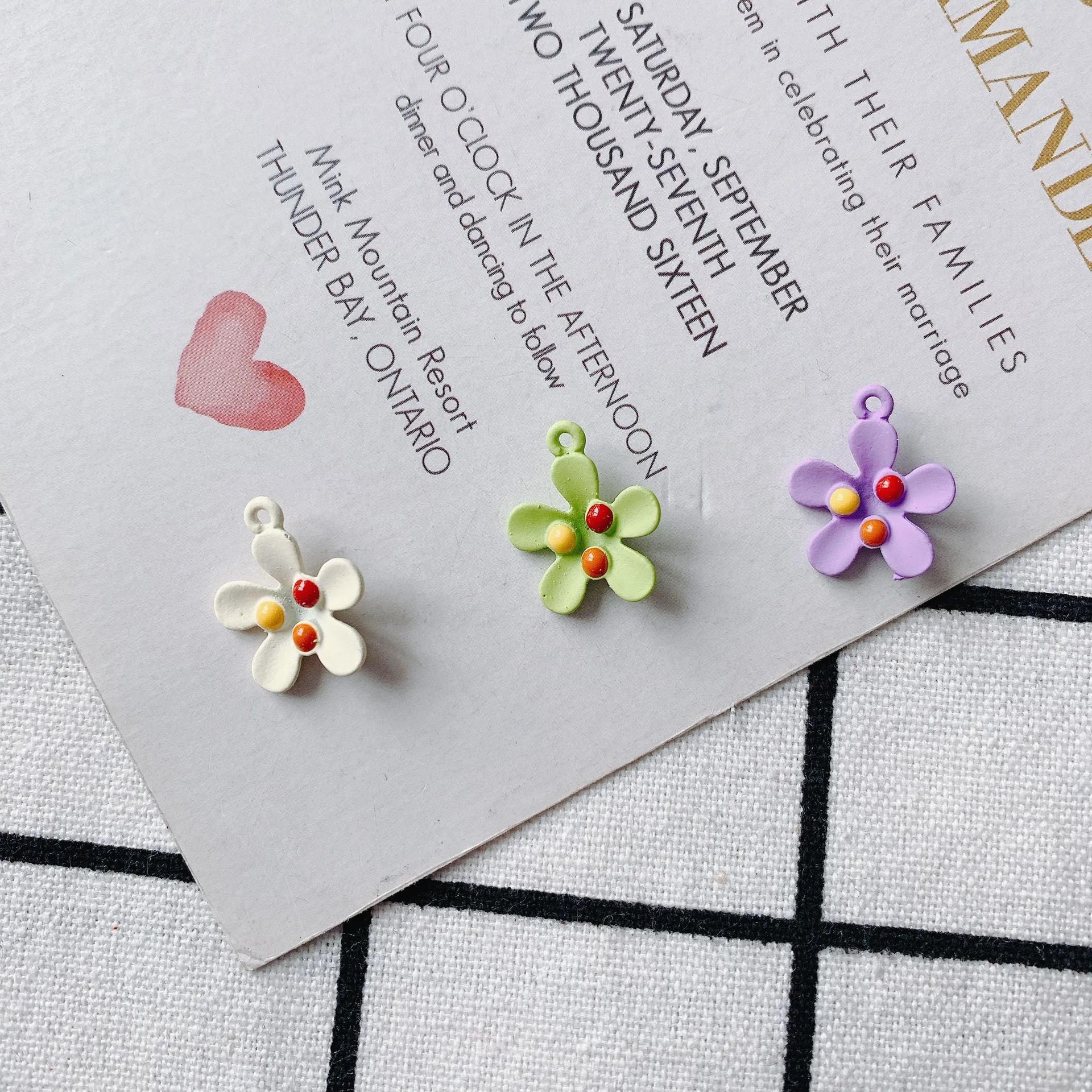 

Free Shipping 40pcs 18*15mm Colorful Core Rubber Enamel Alloy Flower Charms Ornament Accessories Dripping Oil Necklace Pendant