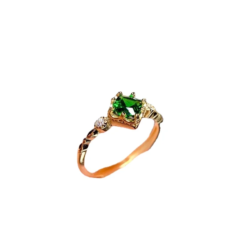 2024 Cute Imitation Natural Diopside Plated 18K Gold Woman Ring Fashion Gothic Accessories Gold Jewelry Wedding Engagement Ring