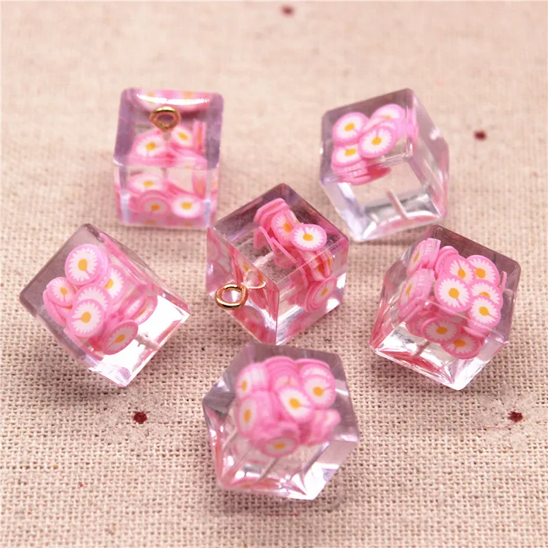 10pcs Mix Colors Resin Transparent Cube Inside Clay Daisy Flower DIY Jewelry Pendant Home Decoration Accessories,14mm