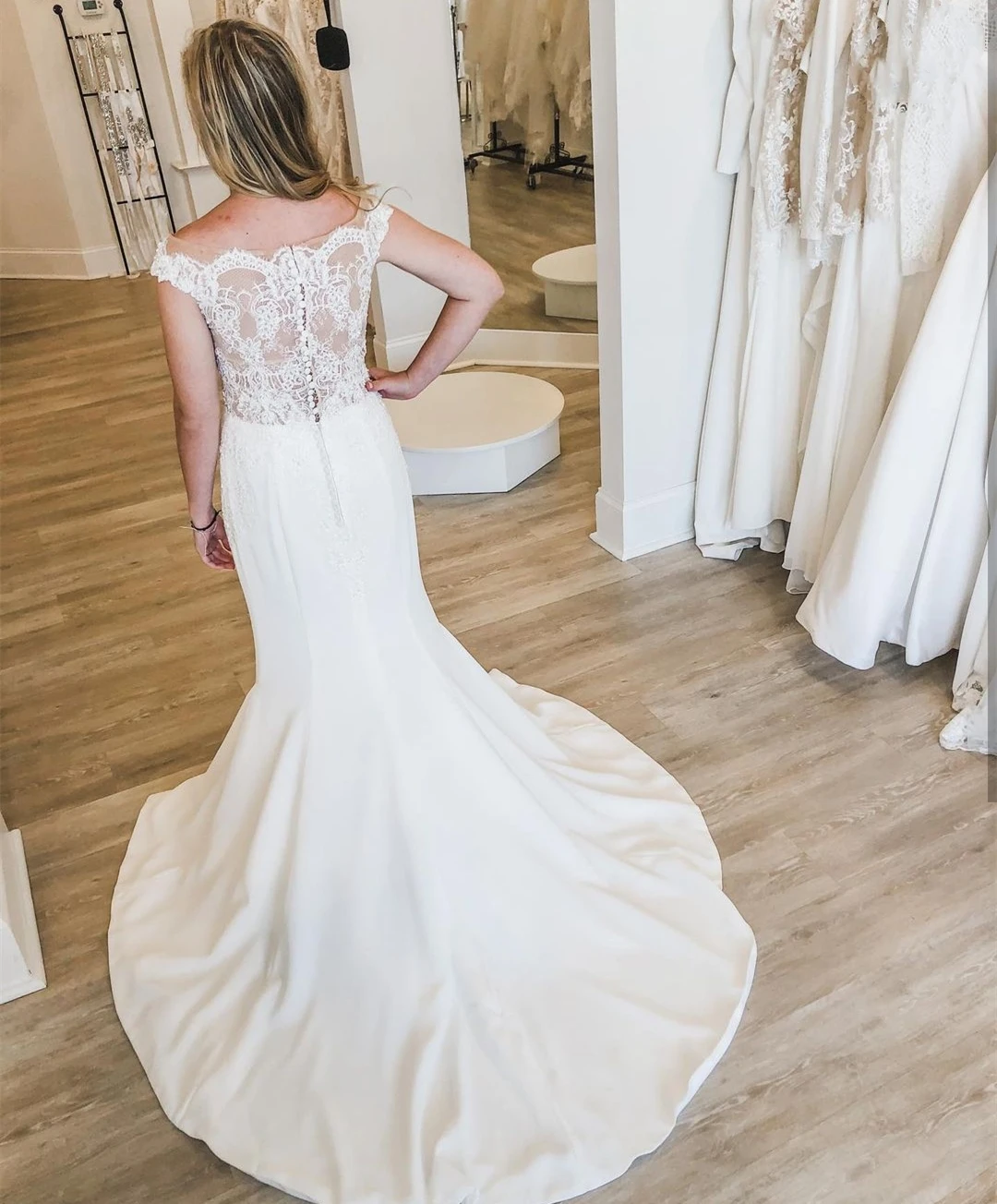 Elegante vestido De novia De satén con cuello redondo, manga casquillo, Apliques De encaje, botón De lentejuelas, tren De barrido, vestido De novia Civil, 2024