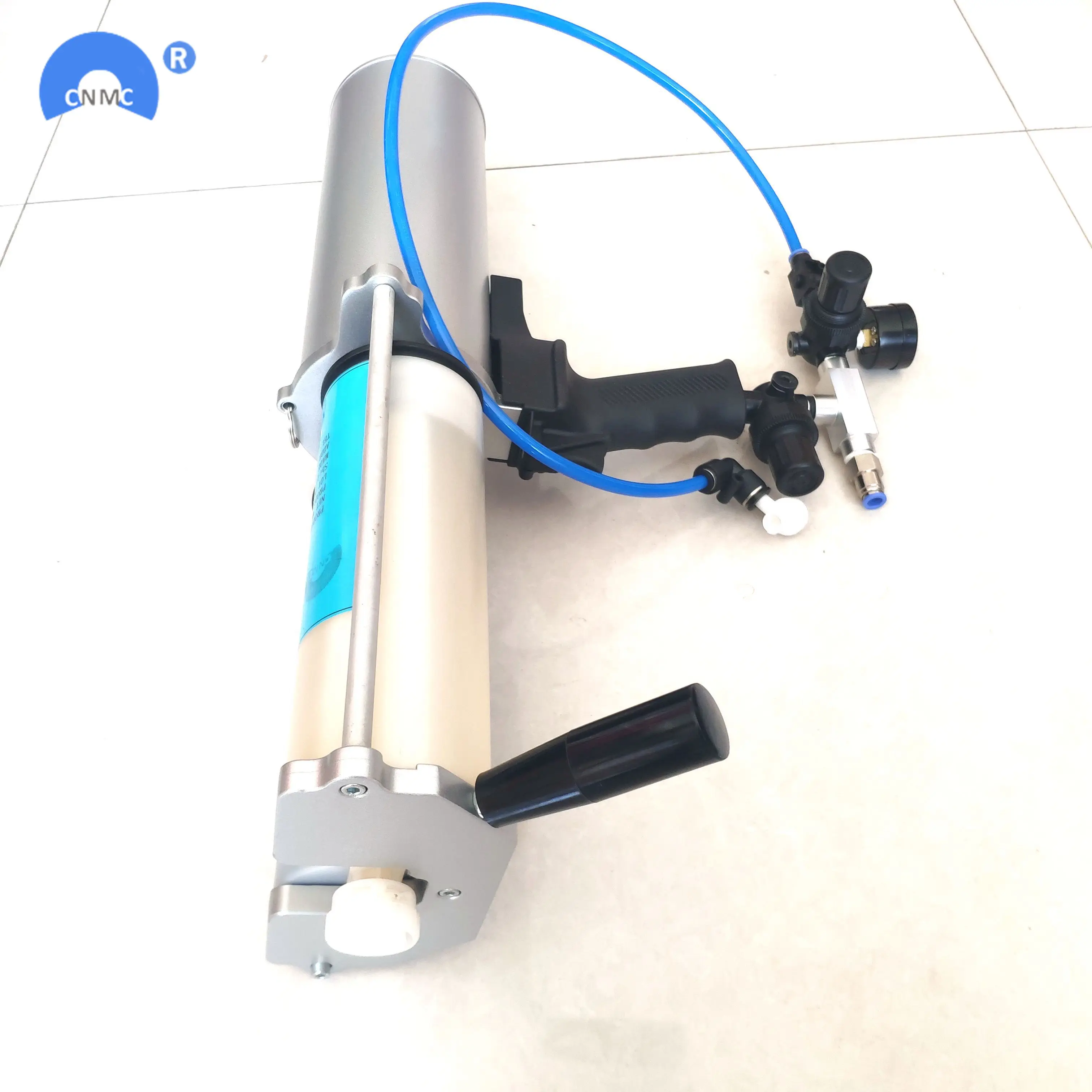 Hand-held two-component cold polyurea pneumatic cartridge spray gun for polyurea coating