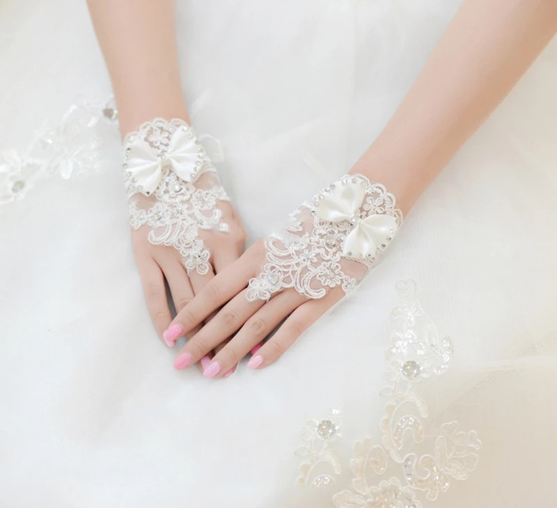 Gants de mariée en dentelle ivoire bon marché, accessoires de mariage Sexy, avec Appliques en dentelle perlée, bon marché