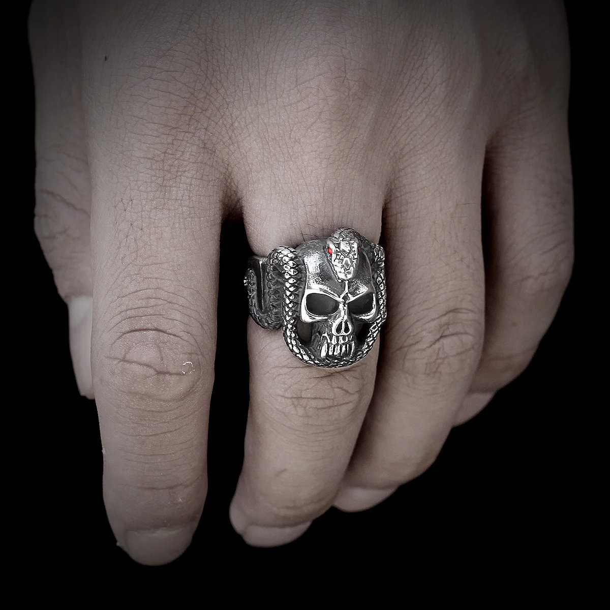 Stainless Steel Men Rings Snake Medusa Red Eyes Skull Punk Rock Gothic for Biker Male Boy Jewelry Creativity Gift Wholesale