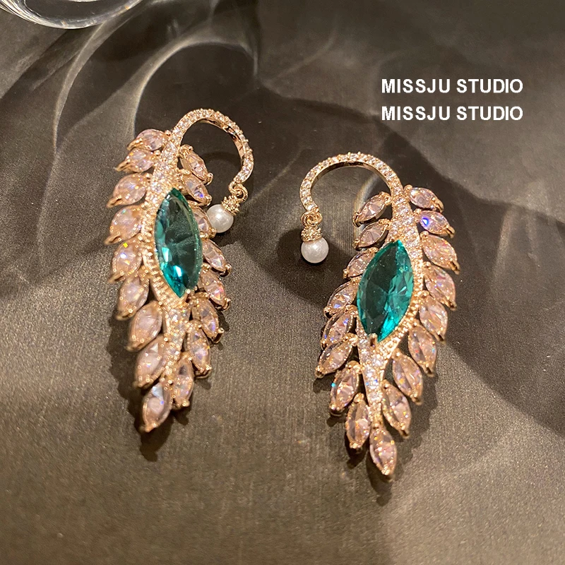 Dangle Earrings For Women S925 Needles New 2021 Vintage Leaf Shape Green Artificial Emerald Ear Nail Fine Jewelry Drop Shipping