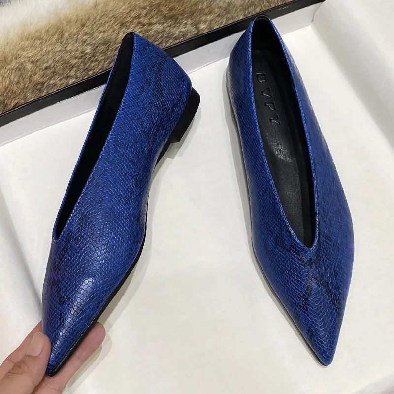 C392 XGRAVITY New Fashion Casual Flats Comfortable Ladies Fashion V Cut Pointed Toe Shoes Elegant Snakeskin Pattern Flat Shoes